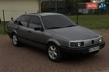 Седан Volkswagen Passat 1988 в Стрию