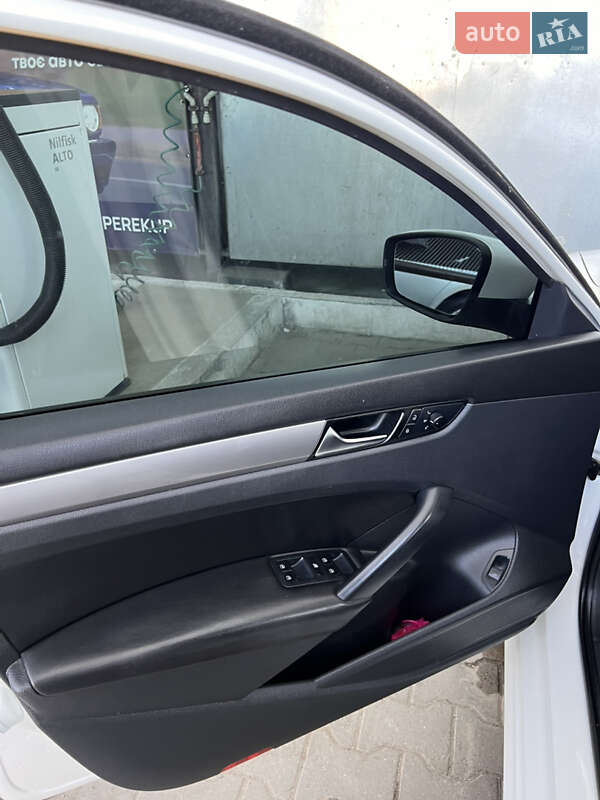 Седан Volkswagen Passat 2014 в Хмельницком