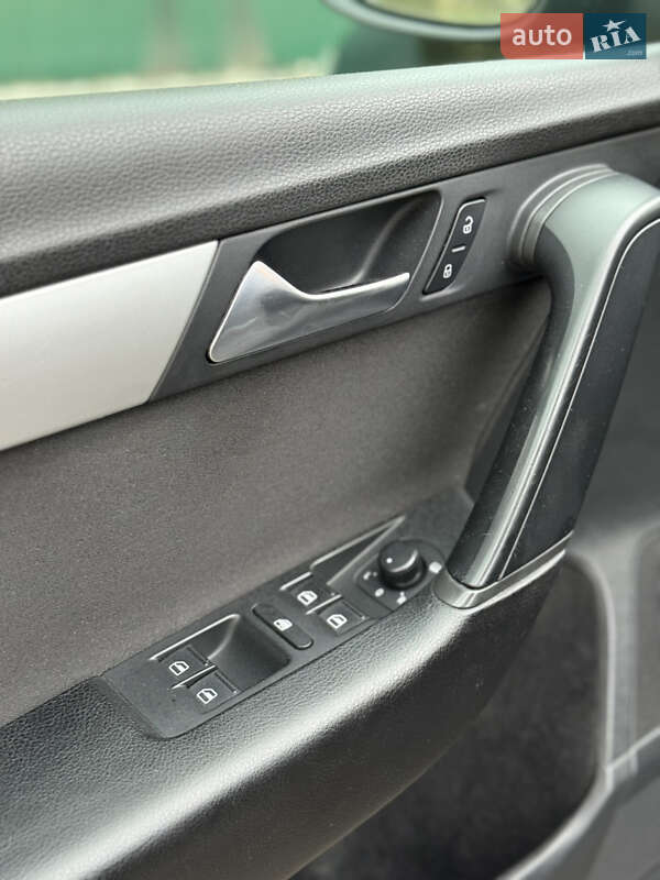 Універсал Volkswagen Passat 2013 в Радомишлі