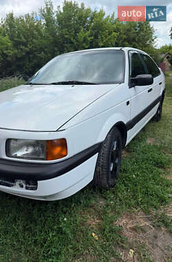 Седан Volkswagen Passat 1993 в Обухове