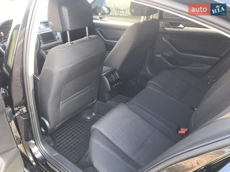 Седан Volkswagen Passat 2017 в Львові