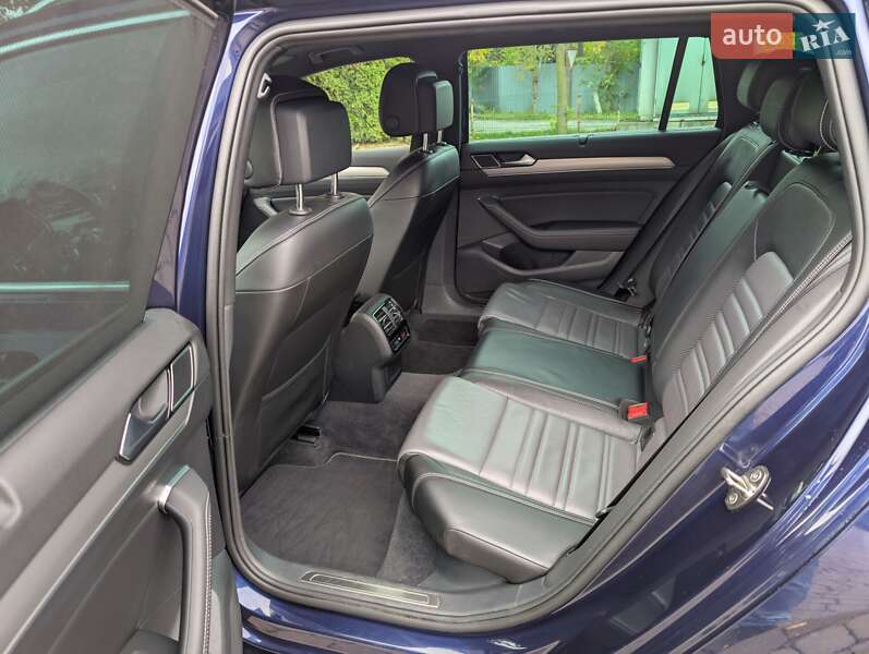 Универсал Volkswagen Passat 2018 в Киеве