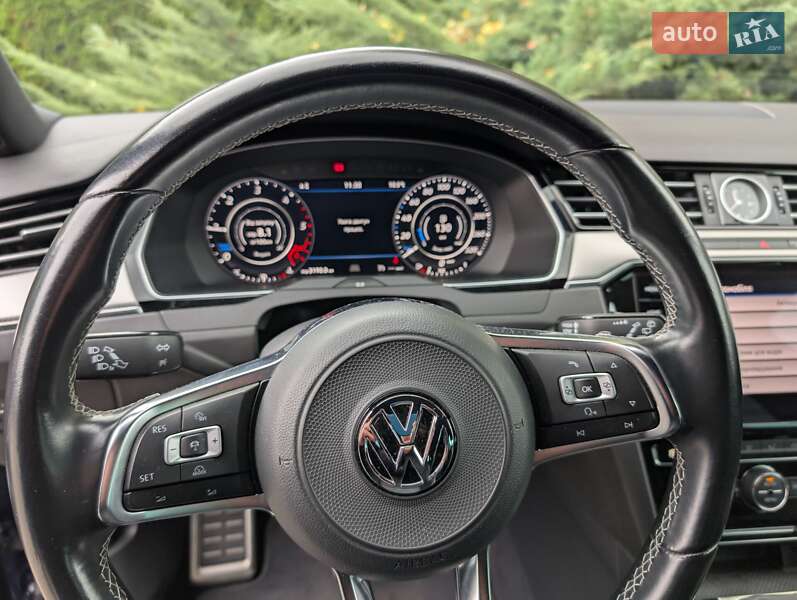 Универсал Volkswagen Passat 2018 в Киеве
