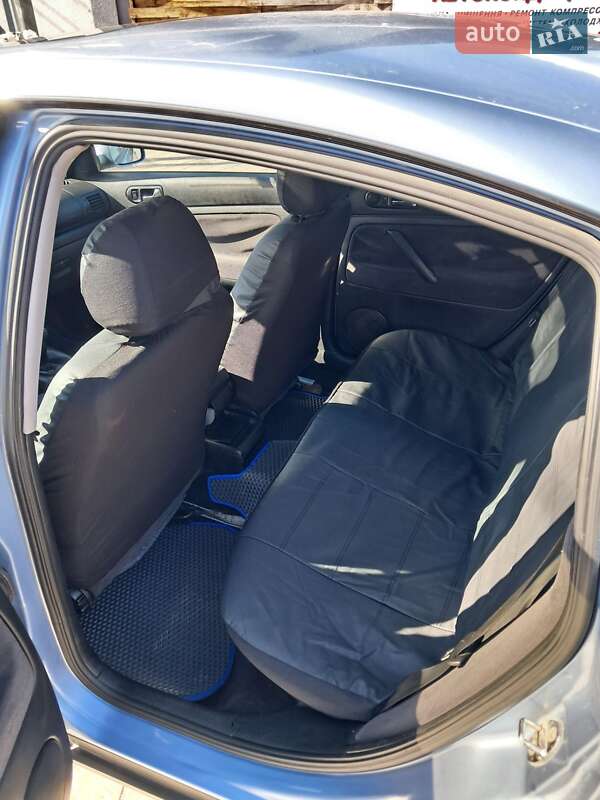 Седан Volkswagen Passat 1998 в Ужгороде