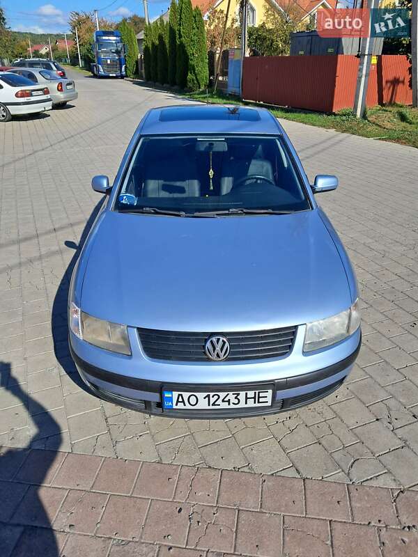 Седан Volkswagen Passat 1998 в  фото Седан Volkswagen Passat 1998 в