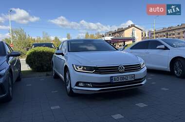 Седан Volkswagen Passat 2015 в Ужгороде