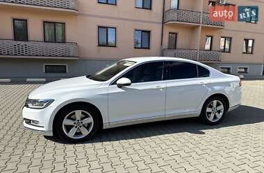Седан Volkswagen Passat 2015 в Ужгороде