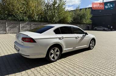 Седан Volkswagen Passat 2015 в Ужгороде