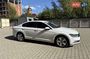 Седан Volkswagen Passat 2015 в Ужгороде