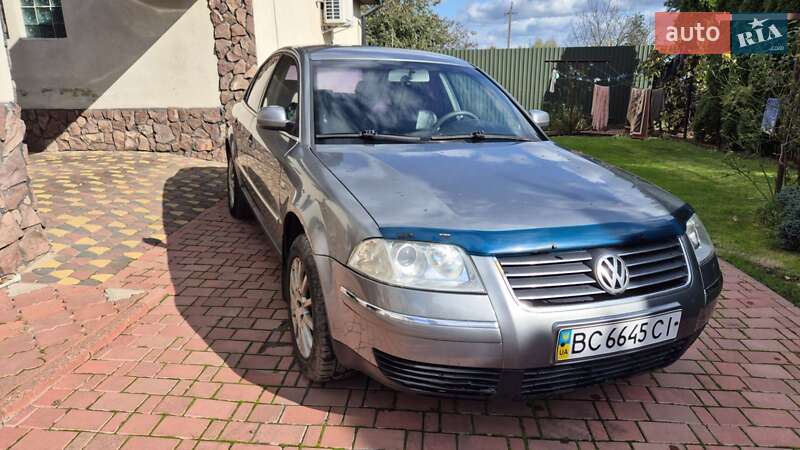 Седан Volkswagen Passat 2002 в Мостиській