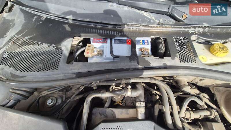 Седан Volkswagen Passat 2002 в Мостиській