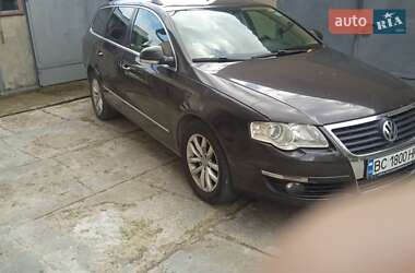 Універсал Volkswagen Passat 2010 в Дрогобичі