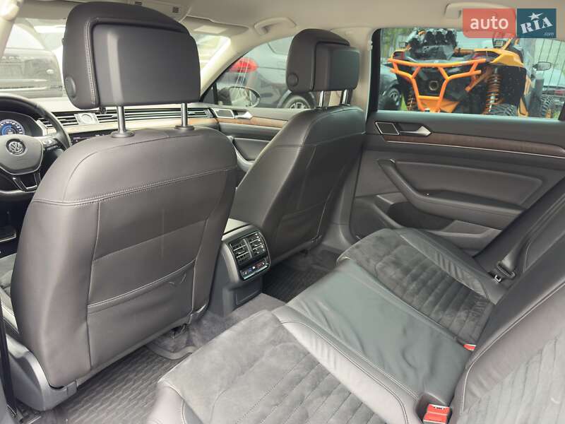 Седан Volkswagen Passat 2016 в Києві