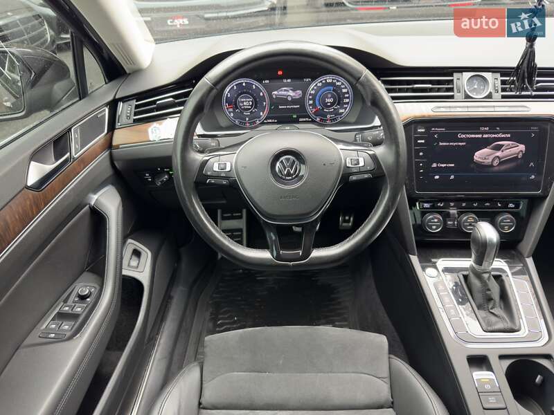 Седан Volkswagen Passat 2016 в Києві