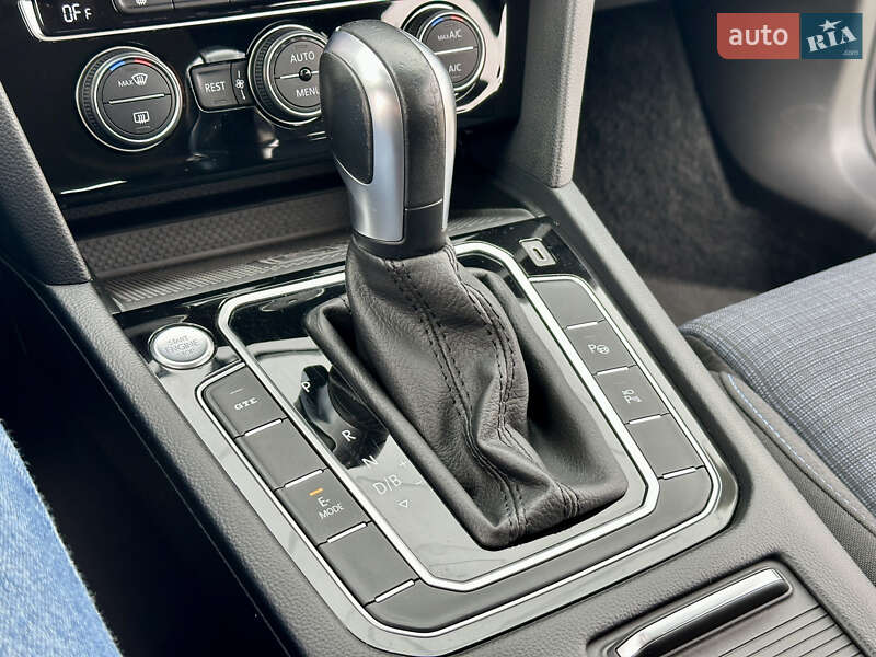 Универсал Volkswagen Passat 2020 в Киеве