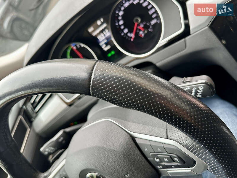 Универсал Volkswagen Passat 2020 в Киеве