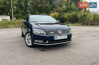 Универсал Volkswagen Passat 2011 в Дубно