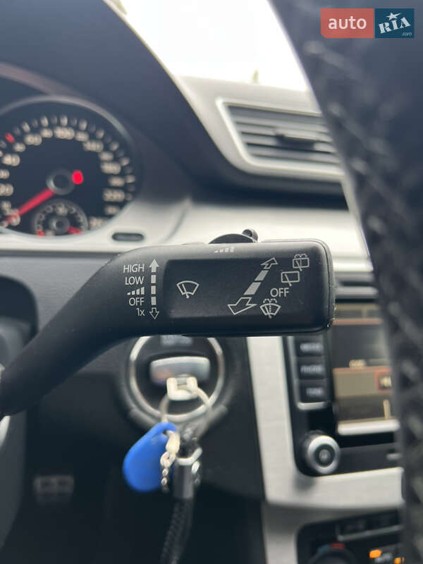 Универсал Volkswagen Passat 2011 в Дубно