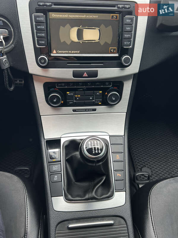 Универсал Volkswagen Passat 2011 в Дубно