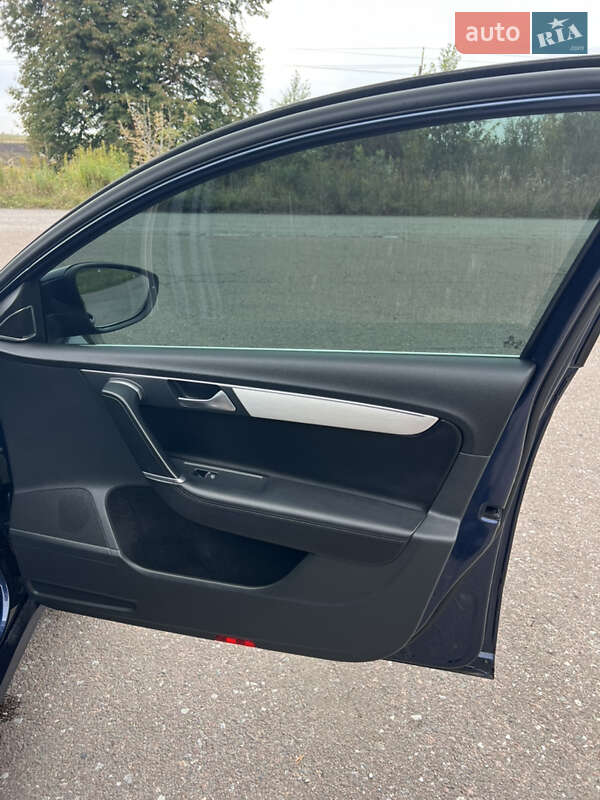 Универсал Volkswagen Passat 2011 в Дубно