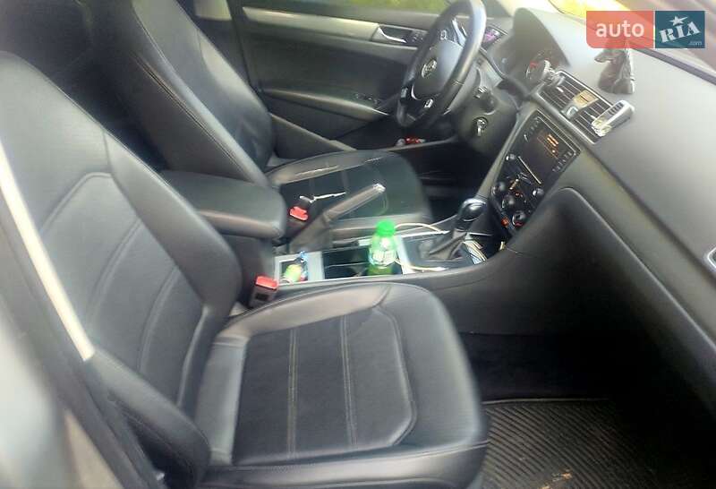Седан Volkswagen Passat 2013 в Харкові