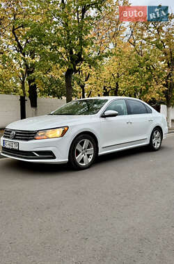 Седан Volkswagen Passat 2016 в Днепре
