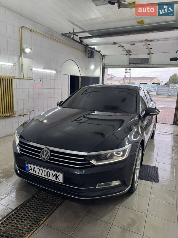 Седан Volkswagen Passat 2015 в Киеве