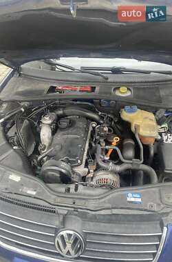 Седан Volkswagen Passat 2001 в Львове