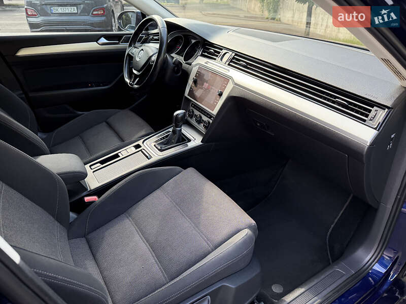 Універсал Volkswagen Passat 2019 в Рівному фото 43 Універсал Volkswagen Passat 2019 в Рівному