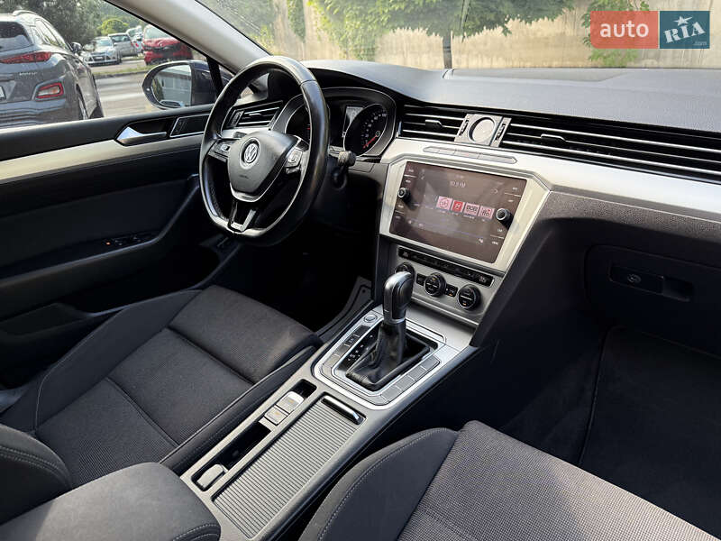 Універсал Volkswagen Passat 2019 в Рівному фото 45 Універсал Volkswagen Passat 2019 в Рівному