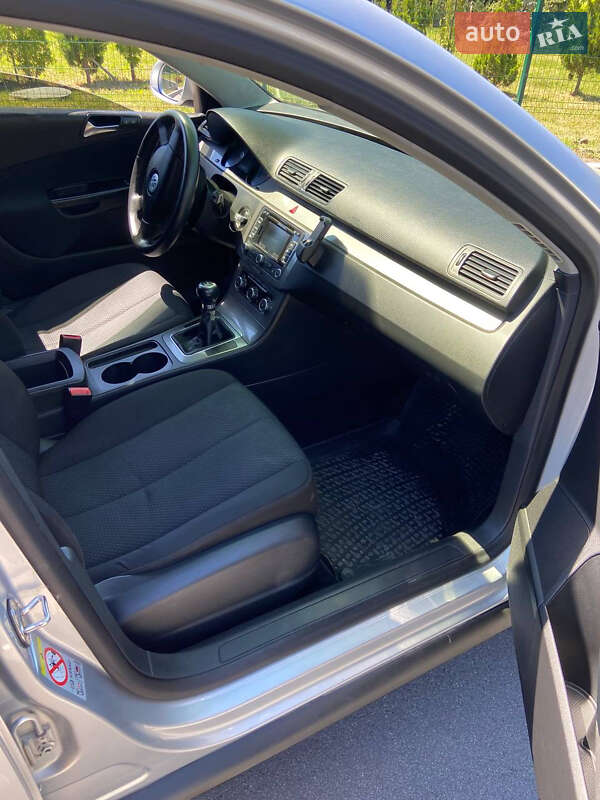 Універсал Volkswagen Passat 2010 в Вінниці