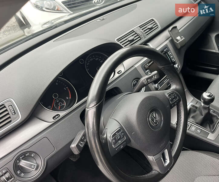 Седан Volkswagen Passat 2011 в Радивилове