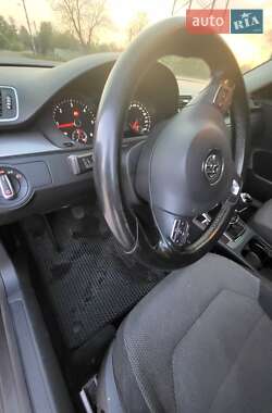 Универсал Volkswagen Passat 2011 в 