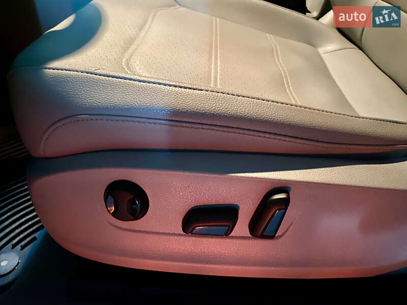 Седан Volkswagen Passat 2014 в Киеве