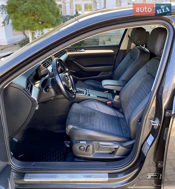 Седан Volkswagen Passat 2015 в Черноморске