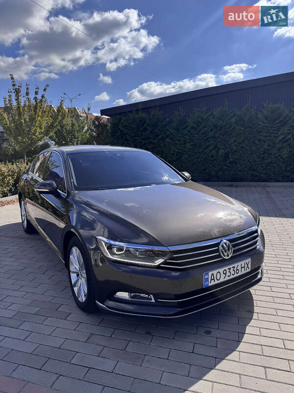 Седан Volkswagen Passat 2017 в Ужгороді