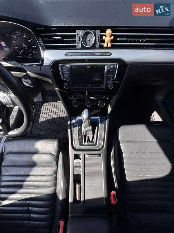 Седан Volkswagen Passat 2017 в Ужгороді