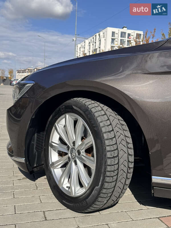 Седан Volkswagen Passat 2017 в Ужгороді
