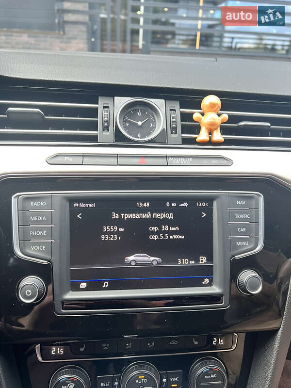 Седан Volkswagen Passat 2017 в Ужгороді