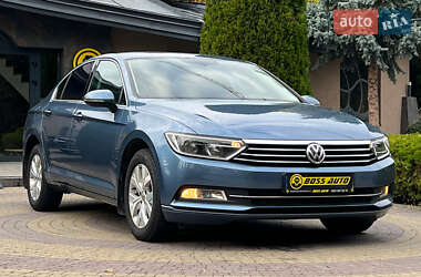 Седан Volkswagen Passat 2015 в Львове