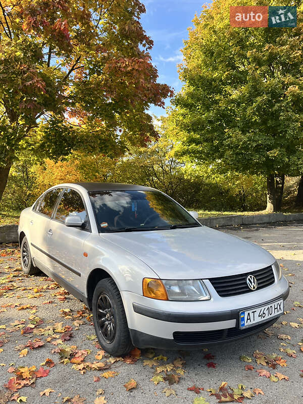 Седан Volkswagen Passat 1997 в Галиче
