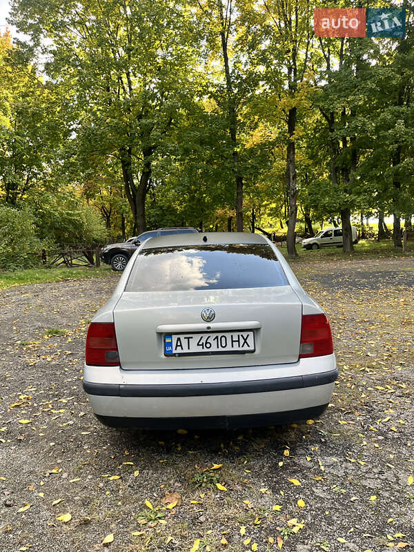 Седан Volkswagen Passat 1997 в Галиче