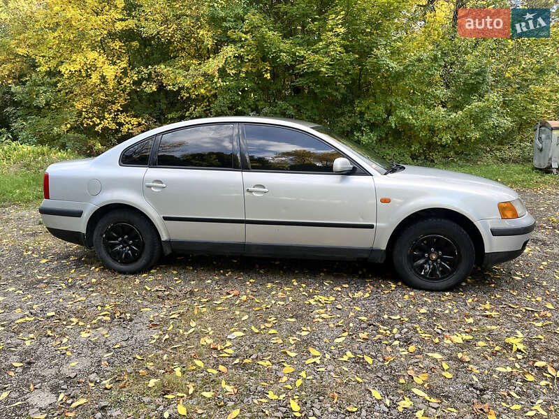 Седан Volkswagen Passat 1997 в Галиче