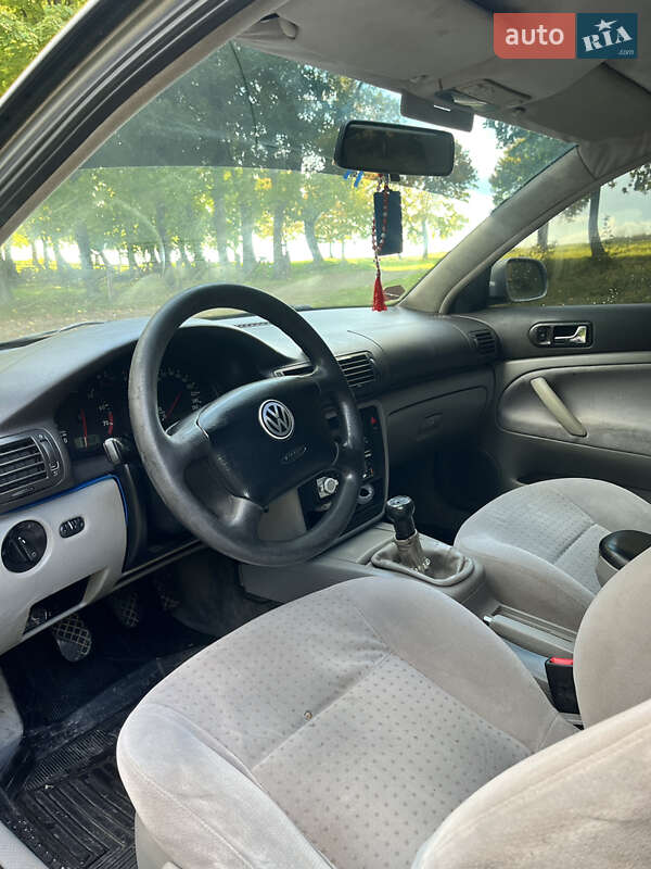 Седан Volkswagen Passat 1997 в Галиче