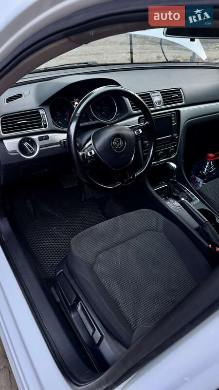 Седан Volkswagen Passat 2016 в Дніпрі