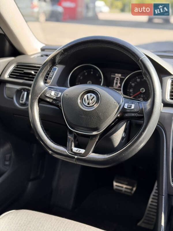 Седан Volkswagen Passat 2018 в Изюме