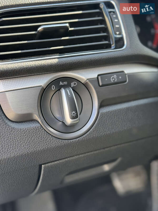 Седан Volkswagen Passat 2018 в Изюме