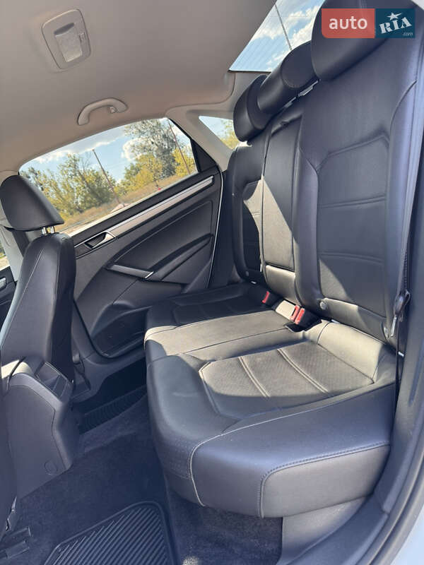 Седан Volkswagen Passat 2018 в Изюме