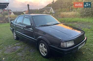 Седан Volkswagen Passat 1989 в Турийске