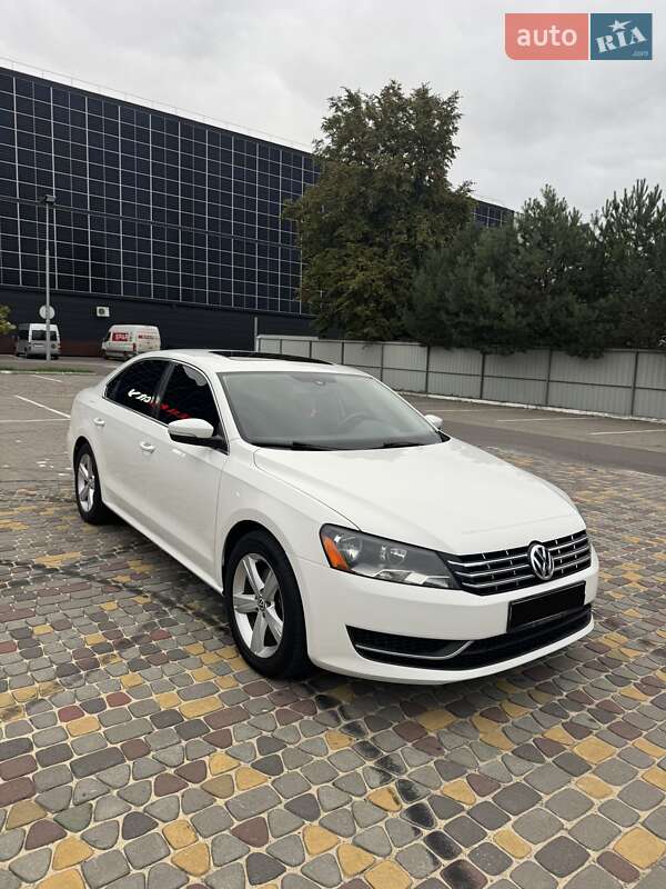 Седан Volkswagen Passat 2012 в Луцке